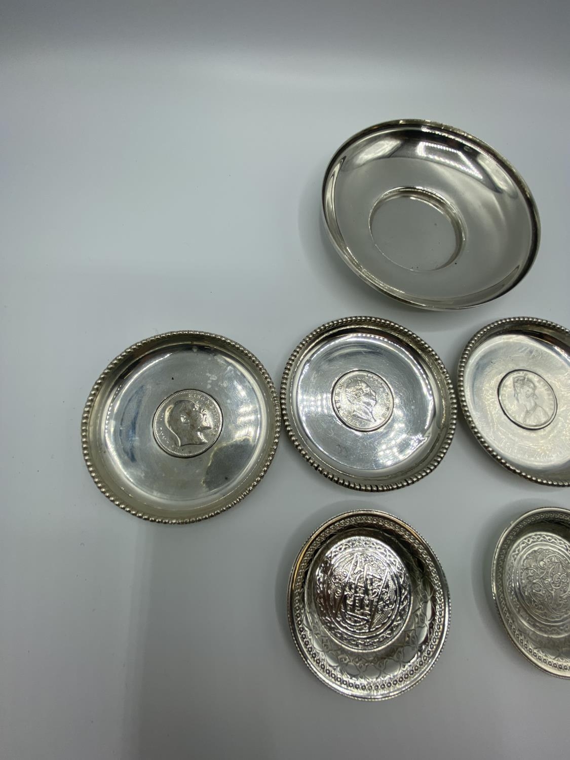 A set of 4 silver coin set pin dishes and a sterling silver example and 2 unmarked white metal - Image 2 of 10