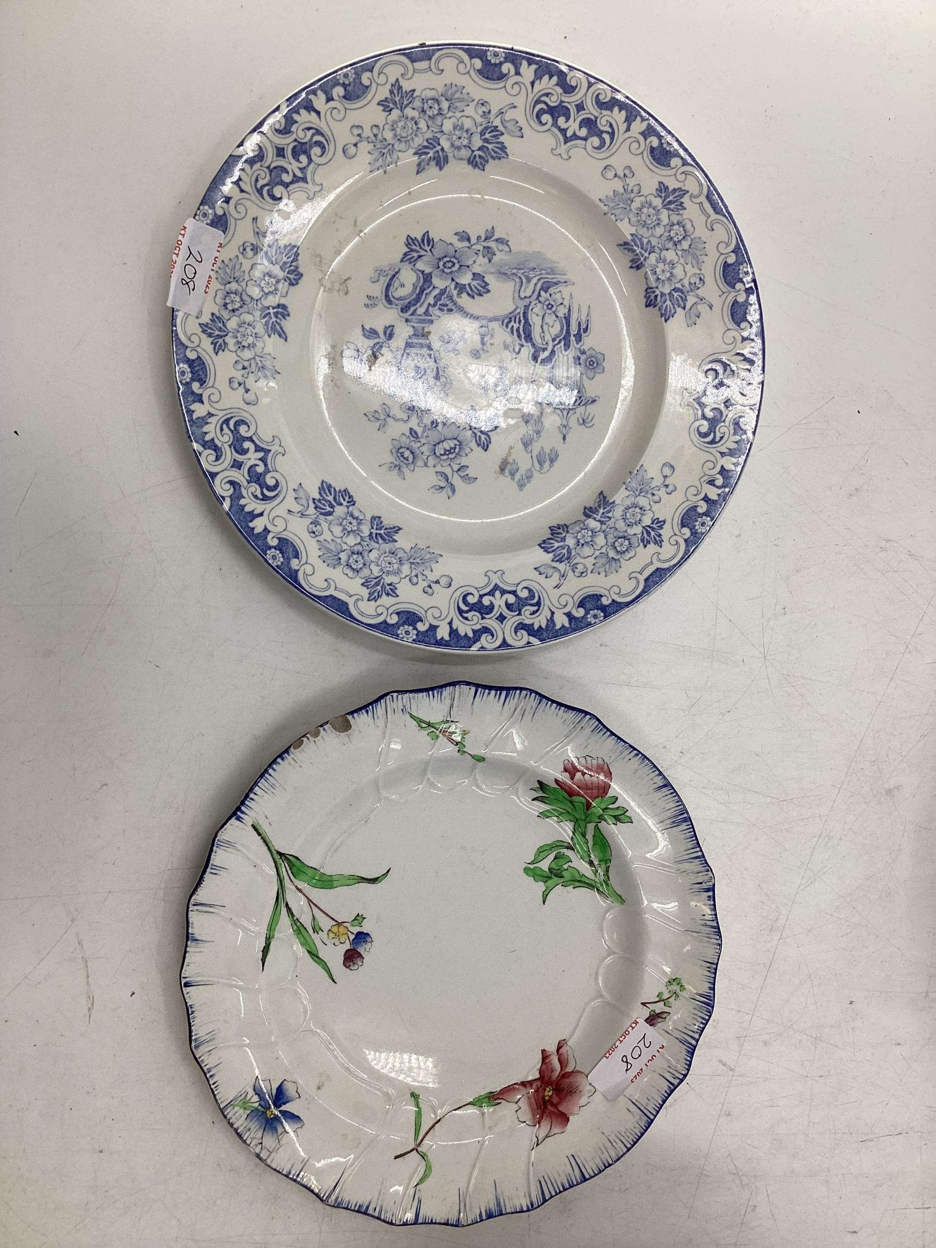 A quantity of blue and white decorative china, some with cracks, to include Wedgwood, Willow - Image 7 of 19