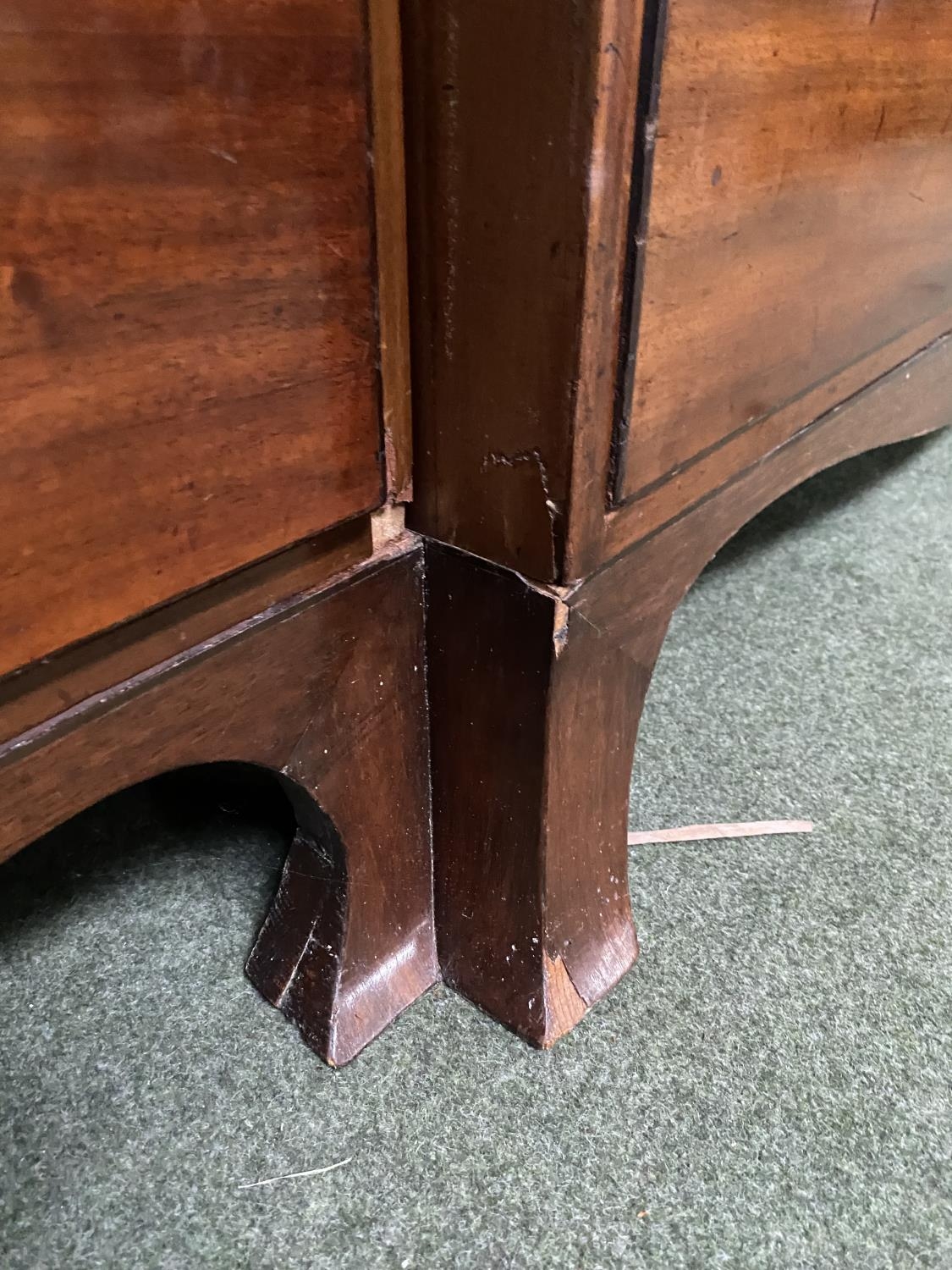 A good Regency breakfront inlaid mahogany library bookcase, with glazed upper parts, 260cmH x 244cmW - Image 5 of 9