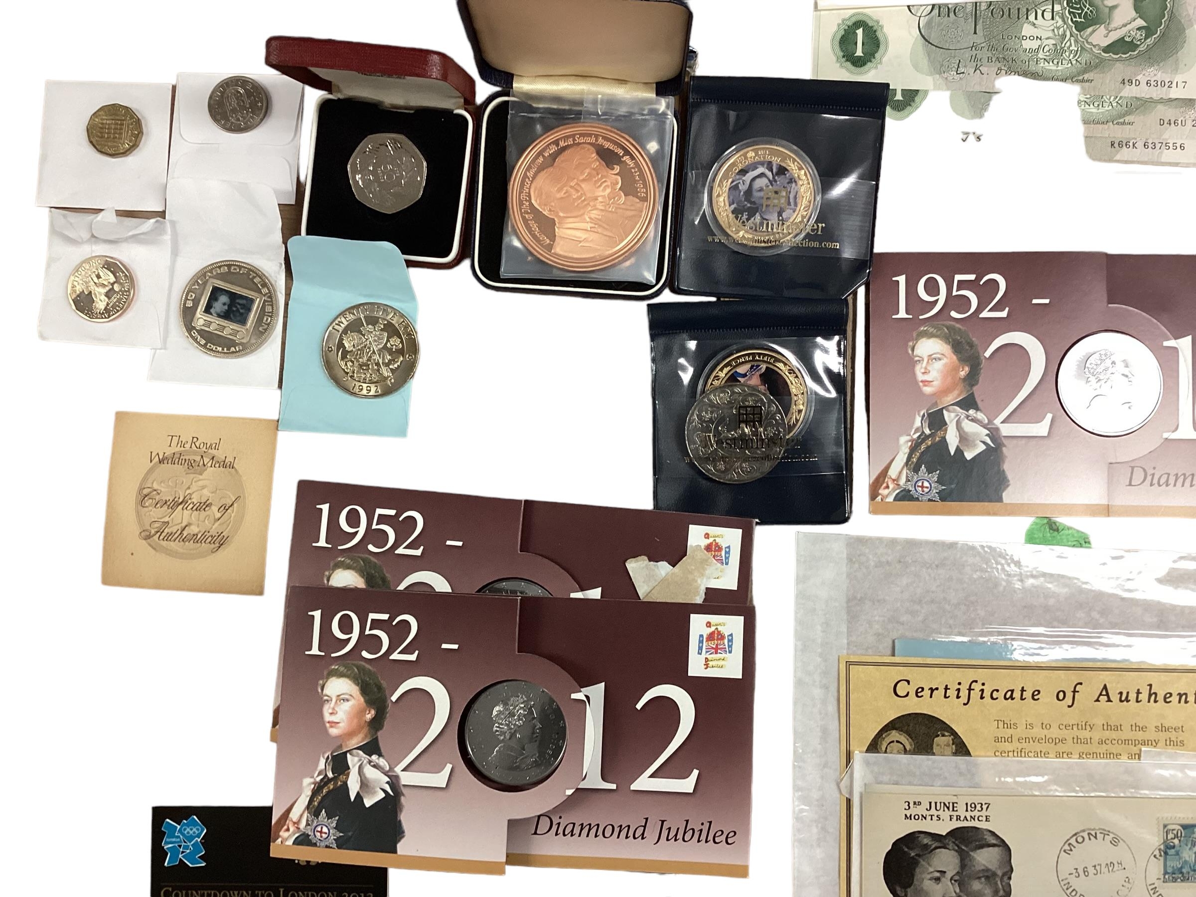 A collection of 20th century commemorative and collectible coins and stamps and bank notes - Image 2 of 21