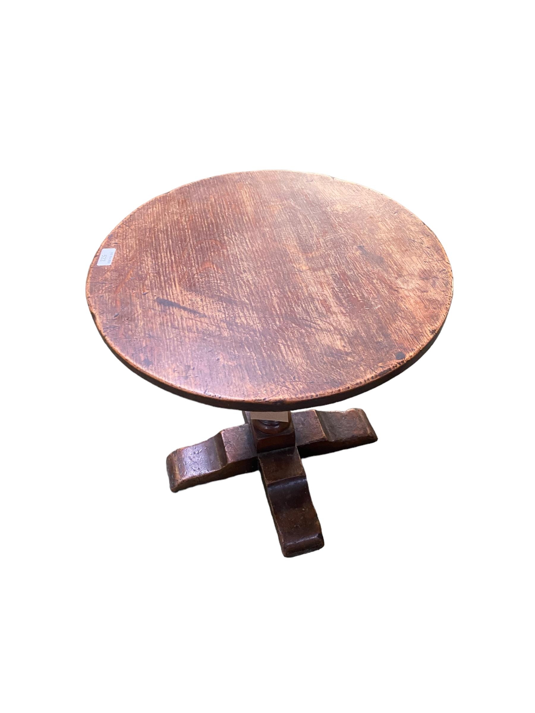 One small circular oak table 44.4 cm H x 46 cm dia and triangular topped side table with drop - Image 3 of 3