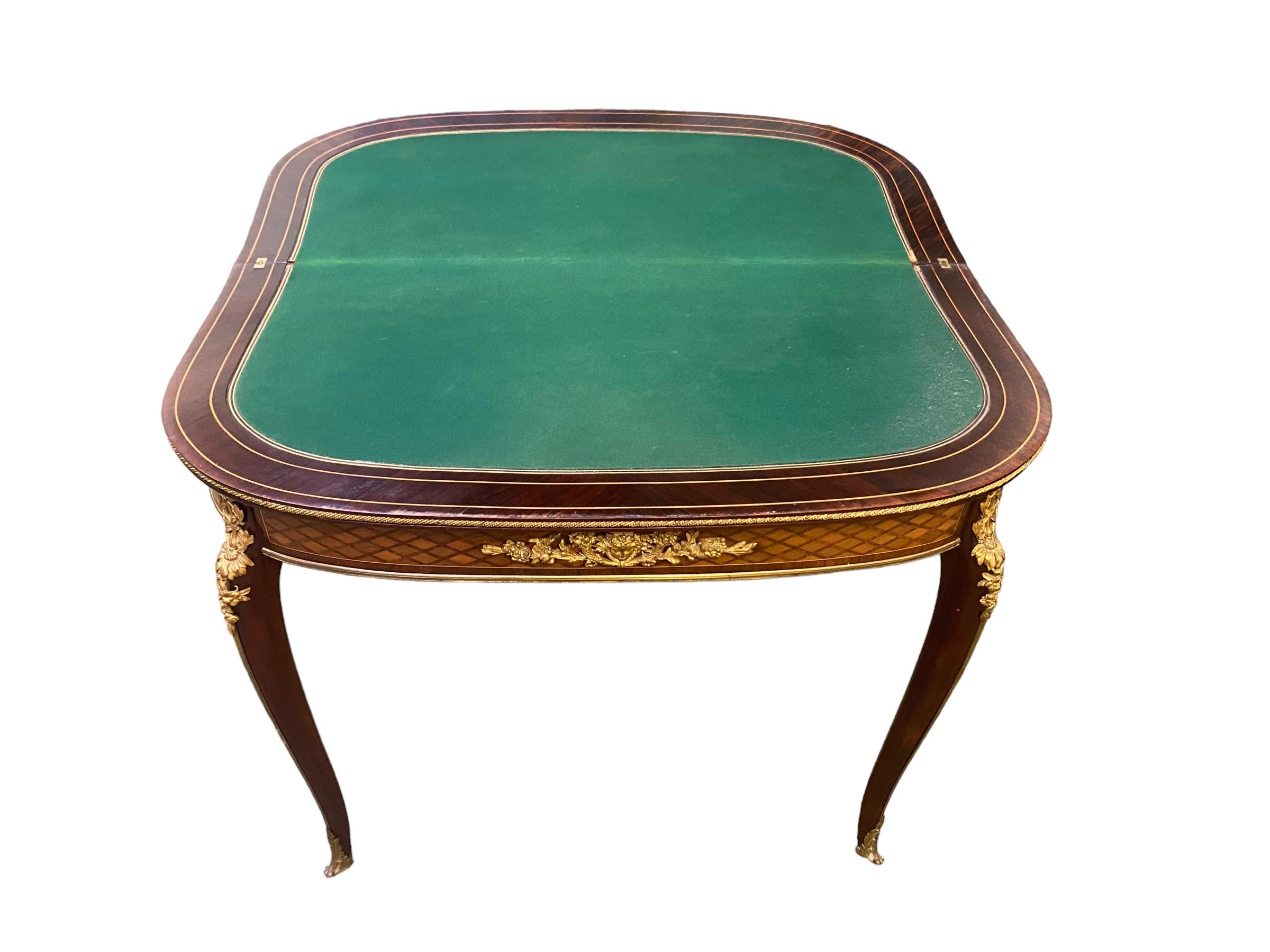 Louis XVI style kingwood ormulu mounted flip top card table, with single recessed drawer 83 cm W x - Image 4 of 5