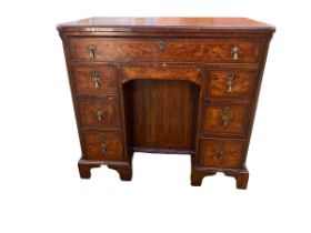 C18TH Walnut kneehole writing desk with central cupboard (key present) 84 cm W x 47 cm D x 76 cm H