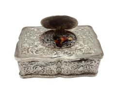 A continental silver automaton singing bird music box. Scrolling leaf decoration. Marked ES 925