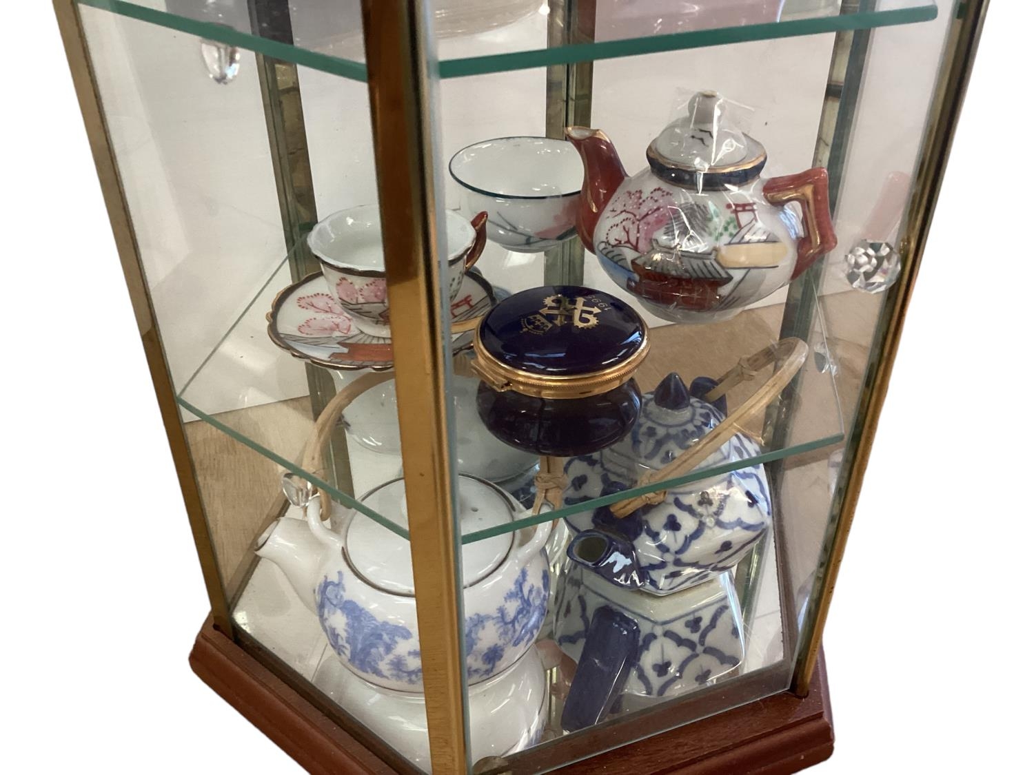 A small wooden glazed table top display stand, enclosed with shelves displaying 6 enamel pill boxes, - Image 2 of 5