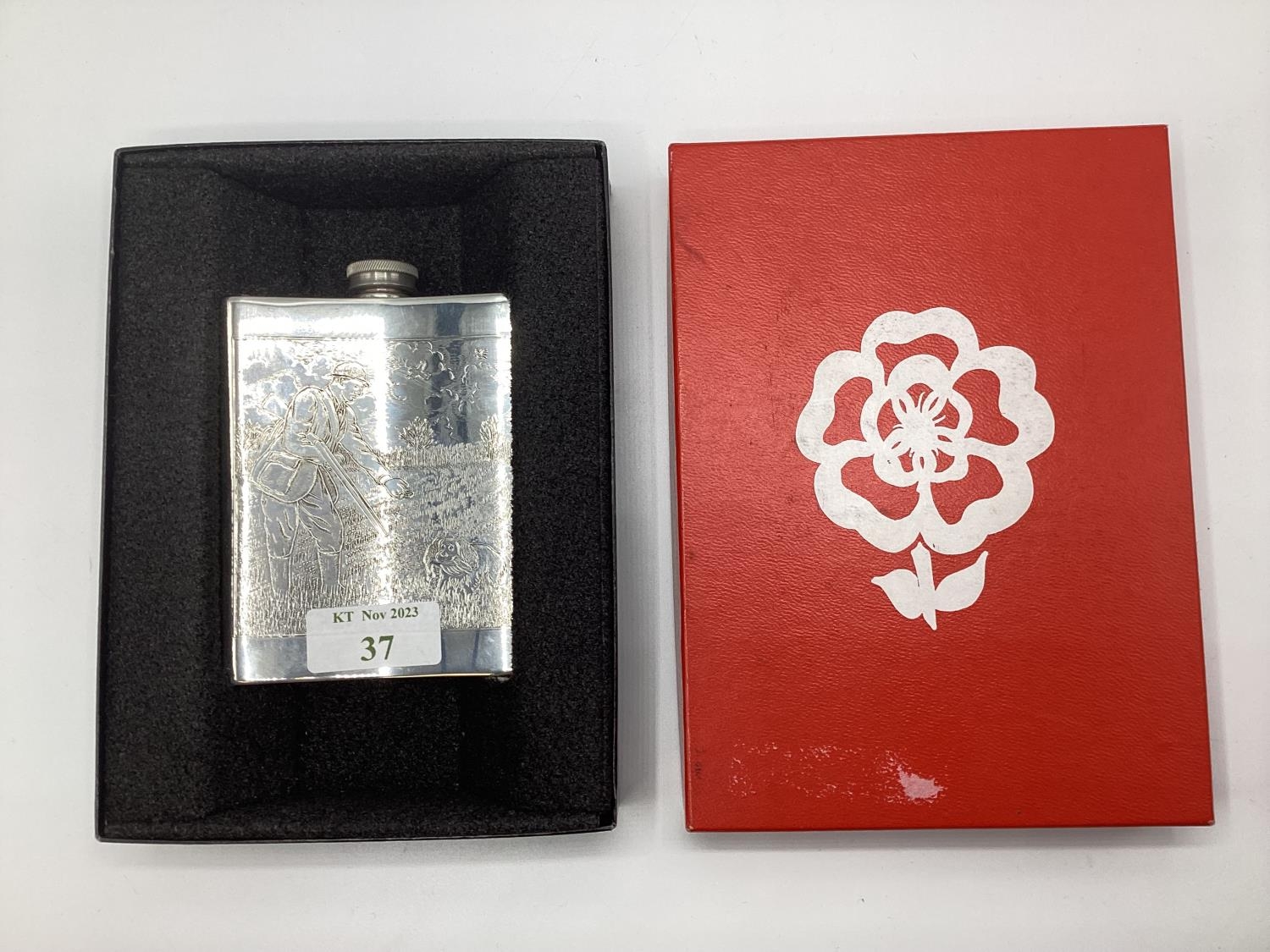 A Sheffield Pewter hipflask with chased hunting scenes with certificate in presentation box - Image 5 of 8