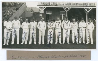 Gentlemen v Players, Scarborough 1931. Nice original mono photograph of the Gentlemen team lined