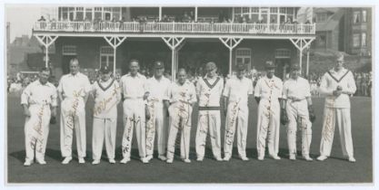 M.C.C. v Yorkshire, Scarborough 1930. Nice original mono photograph of the M.C.C. team lined up in