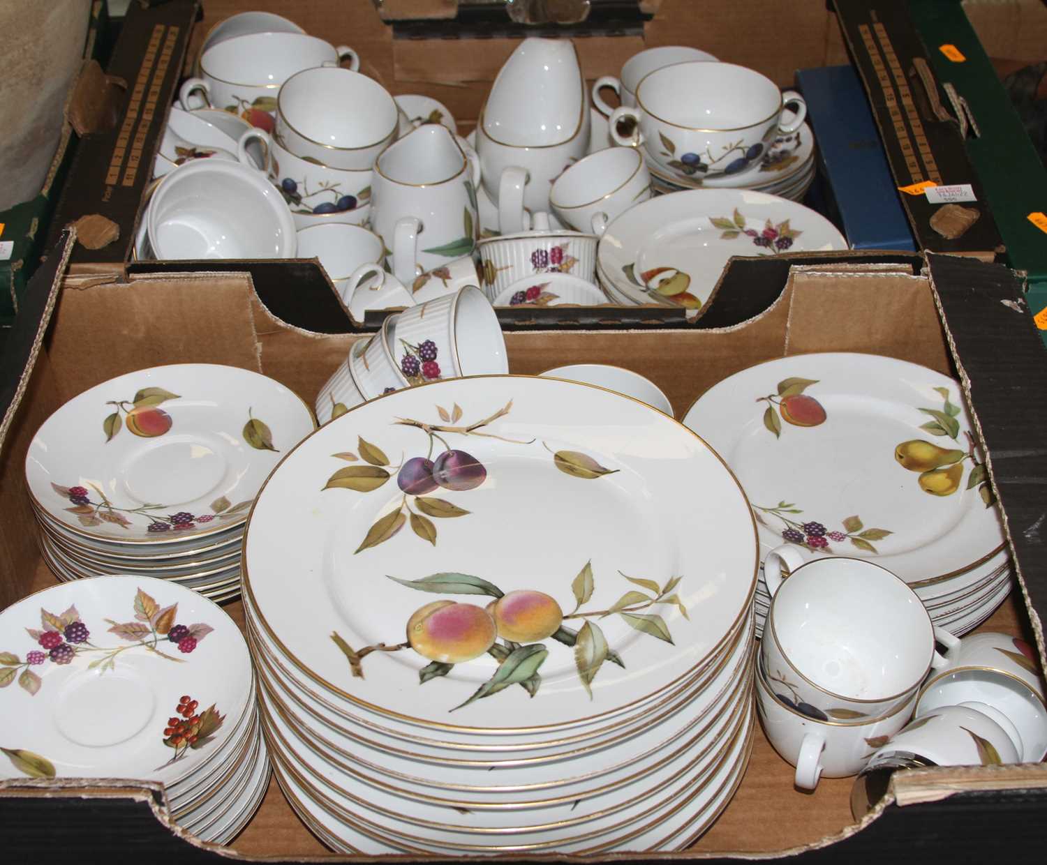 A Royal Worcester Evesham pattern part dinner serviceAll are dirty and worn.Ten dinner plates –