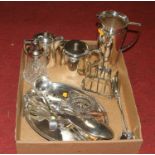 A collection of mixed silver plated wares, to include toast rack, flatware etc