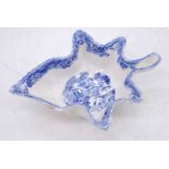 A circa 1800 blue and white transfer decorated pickle dish, in the form of a leaf, 17cm