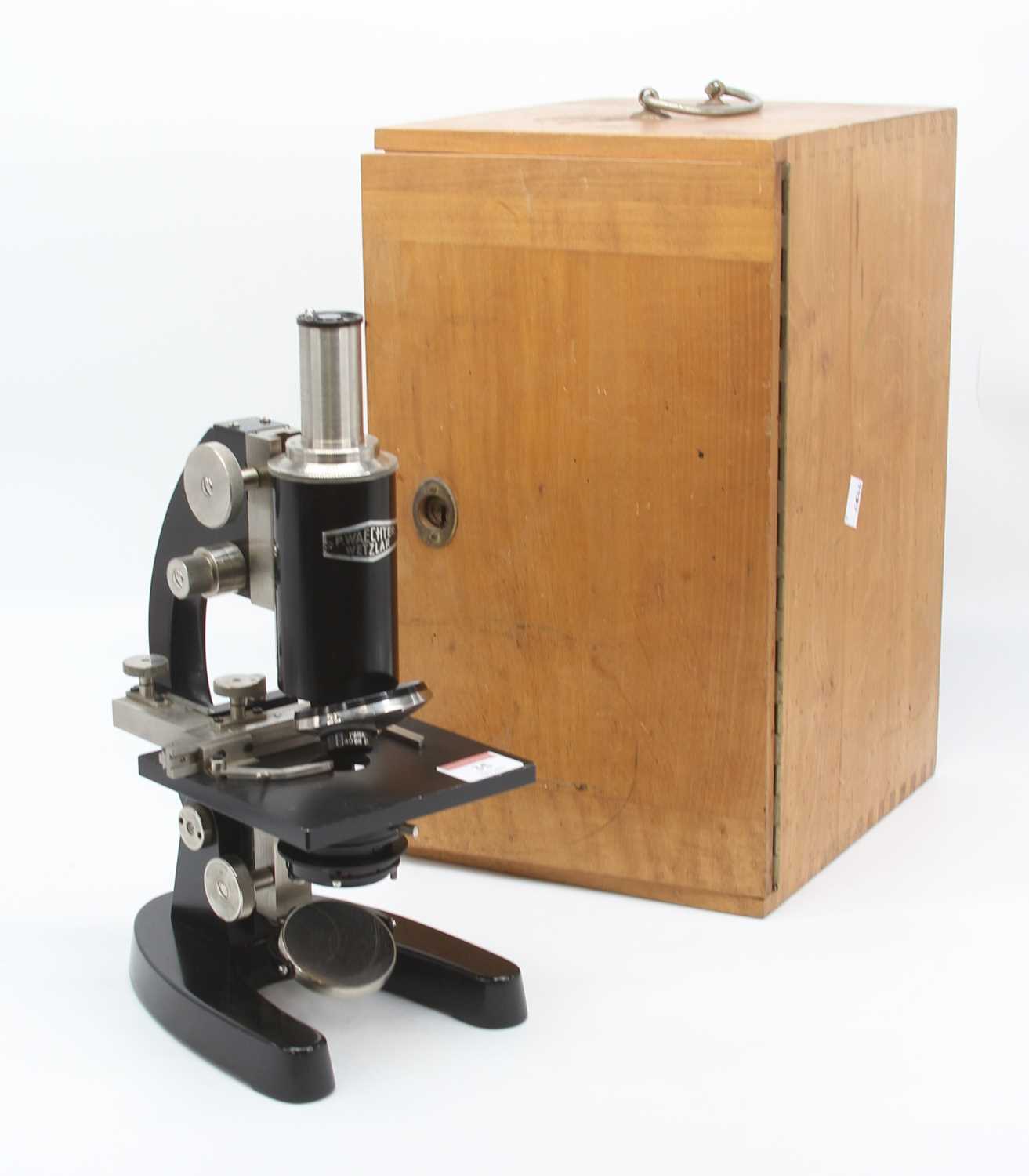A mid 20th century German microscope by P Waechter Wetzlar, cased, height 32cm