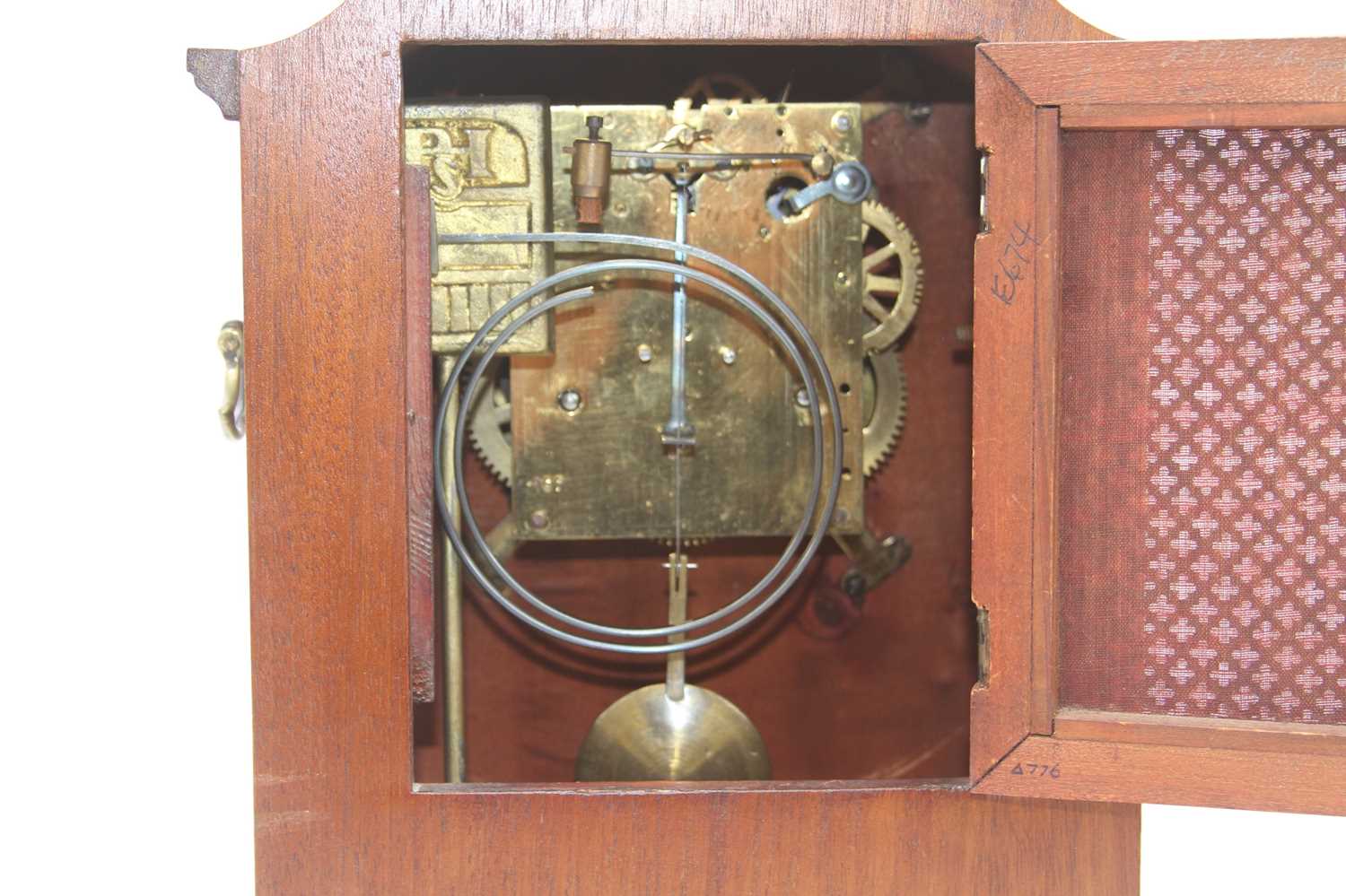 An early 20th century mahogany and box wood strung mantel clock, the enamel dial showing Roman - Image 4 of 4