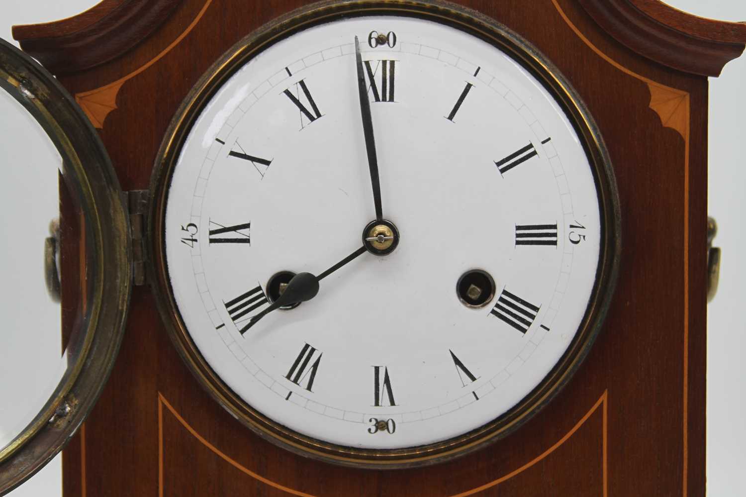 An early 20th century mahogany and box wood strung mantel clock, the enamel dial showing Roman - Image 2 of 4