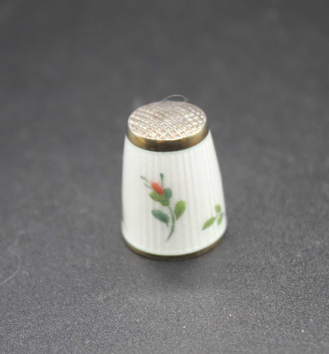 A Norwegian sterling silver and guilloche enamel thimble in David Anderson box - Image 2 of 2