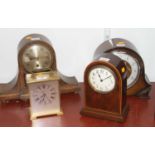 An Edwardian mahogany cased mantel clock, the enamel dial showing Arabic numerals 21cm, together