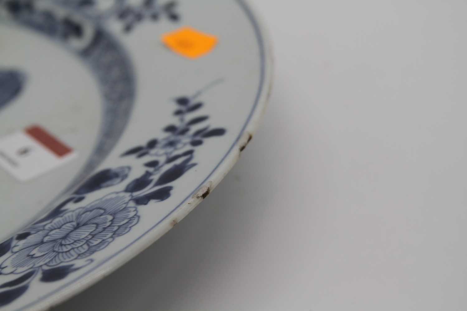 An 18th century Chinese blue and white porcelain charger, decorated with a willow before a fence, - Image 2 of 4