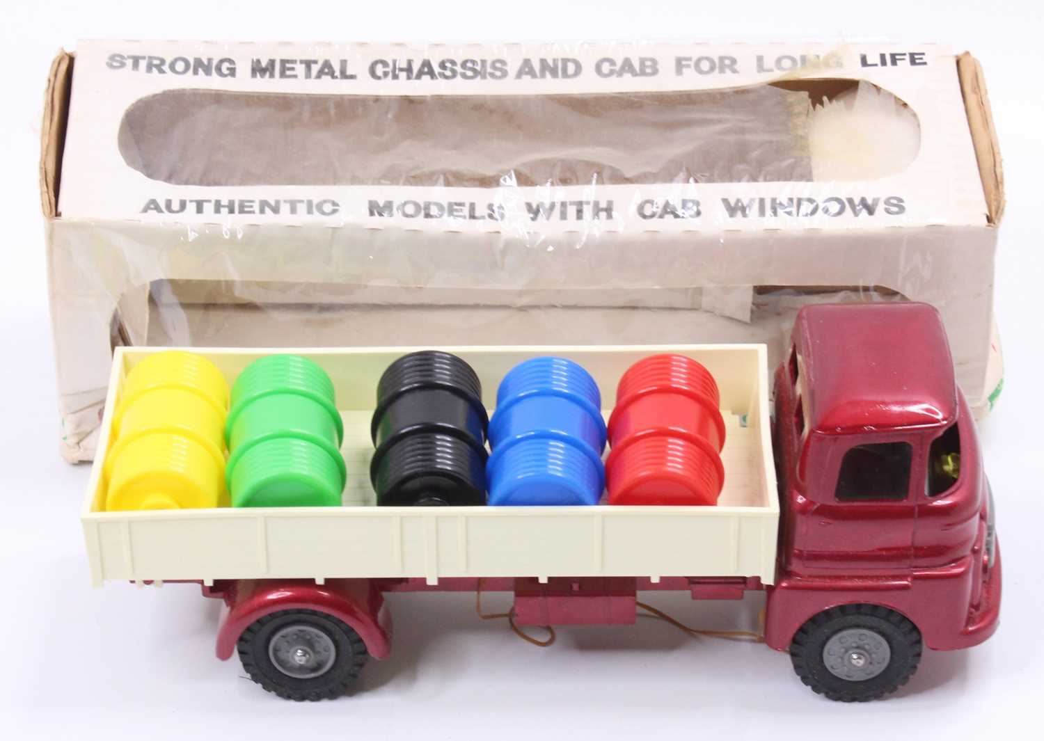 Triang Toys, Jumbo Lorries, Morris Wagon with 5 barrel load, comprising metallic red cab and chassis - Image 2 of 3