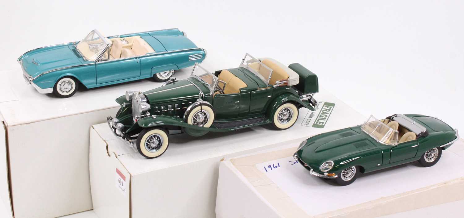 A collection of three Danbury Mint 1/24 scale boxed diecast vehicles to include a 1961 Ford - Image 2 of 3