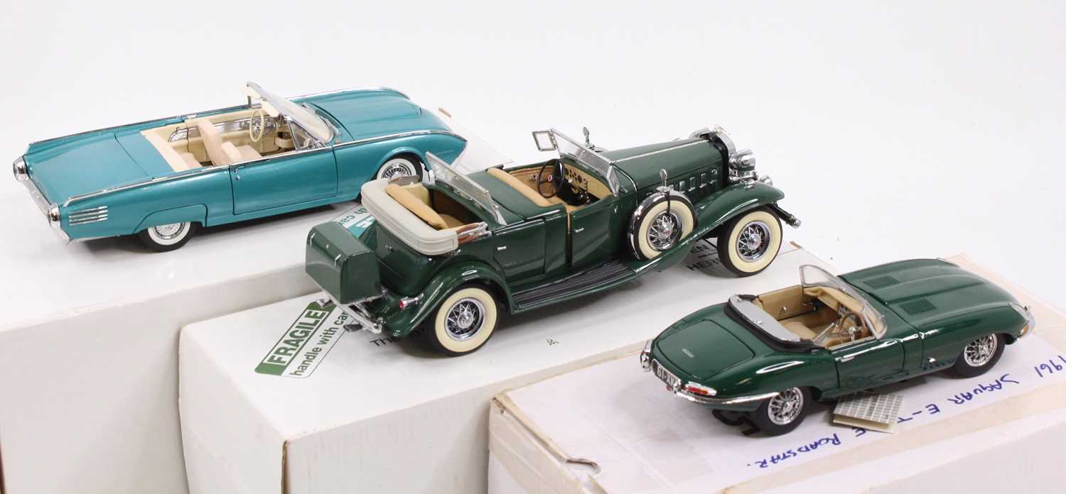 A collection of three Danbury Mint 1/24 scale boxed diecast vehicles to include a 1961 Ford - Image 3 of 3