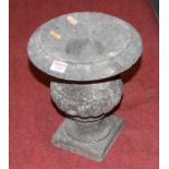 An early 20th century mottled and turned white marble pedestal small garden urn, h.31cm, dia.25cm