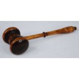 A 20th century turned yewwood auctioneer's gavel, 21cm.