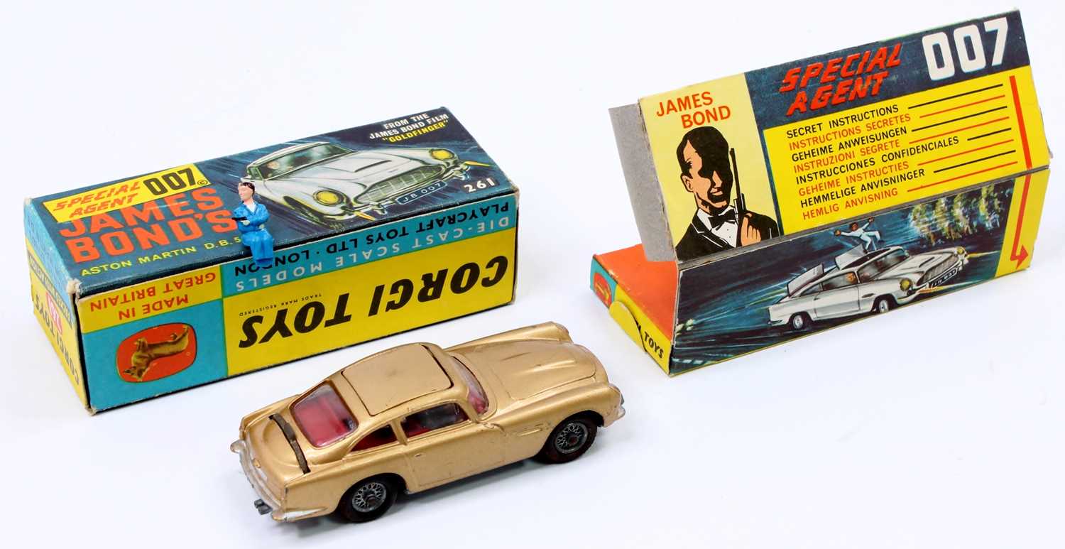 Corgi Model Club 261 – Aston Martin DB5 James Bond 1:43, Riproduzione Metallo Oro, Nuovo 2024 - 5