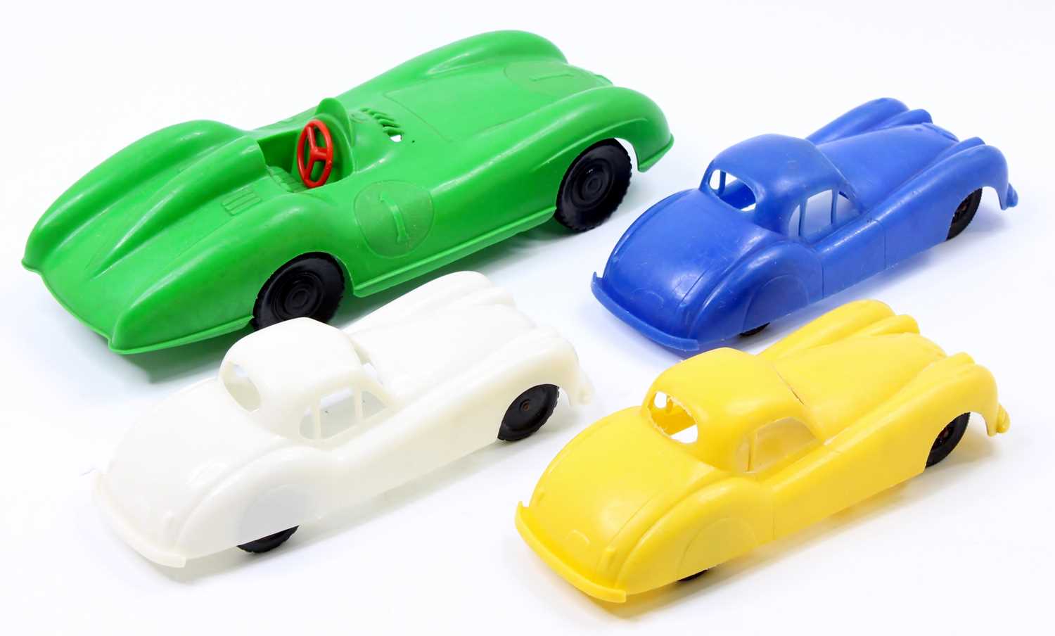 4 various scale plastic racing cars, to include 3 Jaguar XK120s, multiple colours included - Image 2 of 2