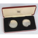 Republic of Venezuela, Royal Mint uncirculated silver 50 and 25 Bolivares two coin set, boxed with