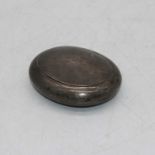 A George V silver pocket snuff box of compressed oval form, 2.5oz