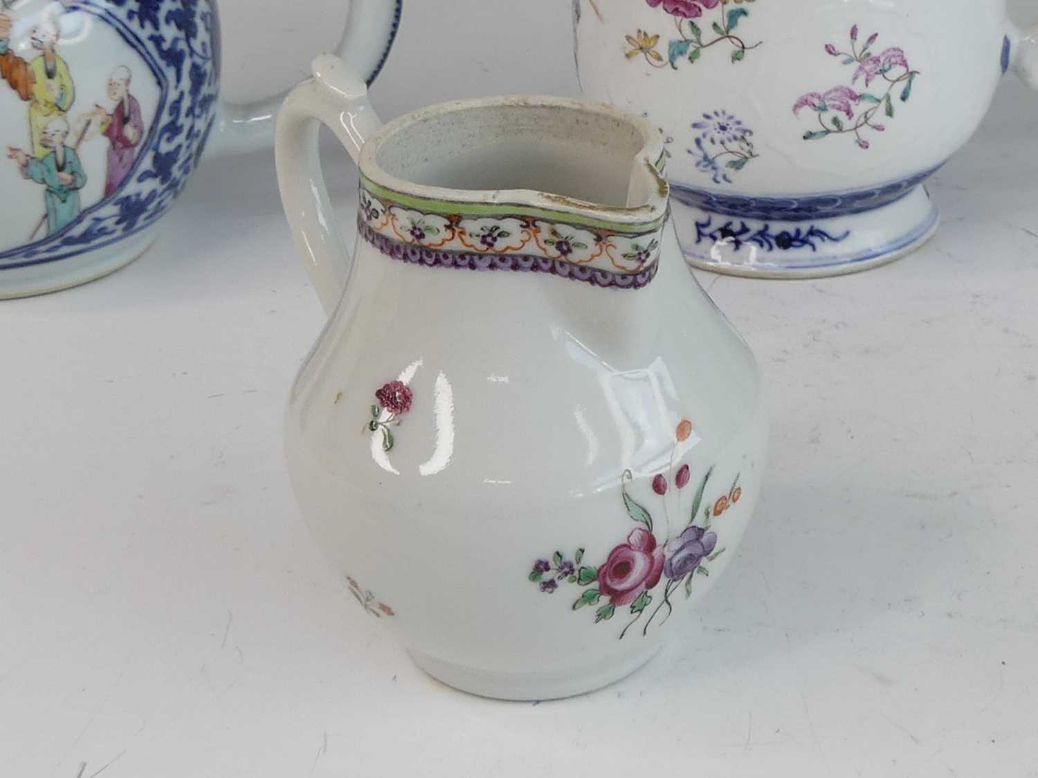 A collection of 18th century Chinese export porcelain, to include a blue and white teapot, of bullet - Image 9 of 24