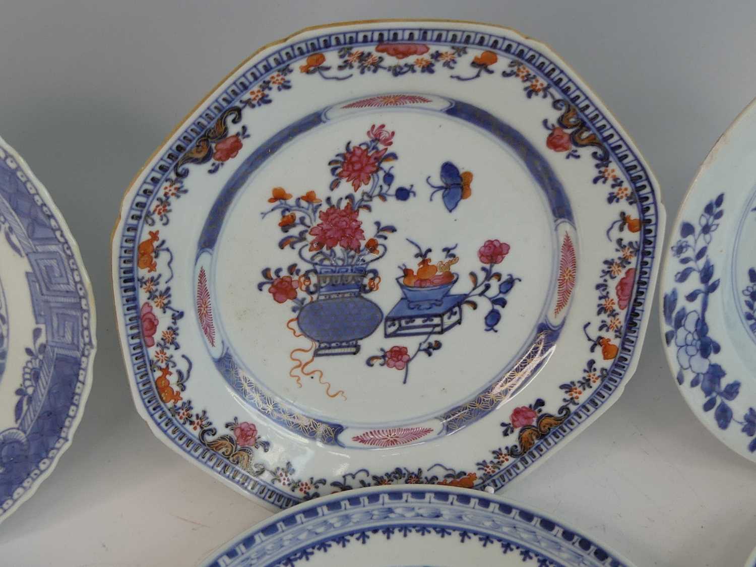 A collection of 18th century Chinese export porcelain plates and dishes, to include enamel decorated - Image 18 of 23