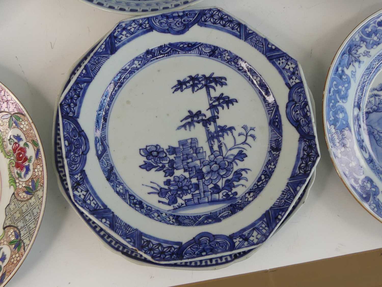A collection of 18th century Chinese export porcelain plates and dishes, to include enamel decorated - Image 11 of 23