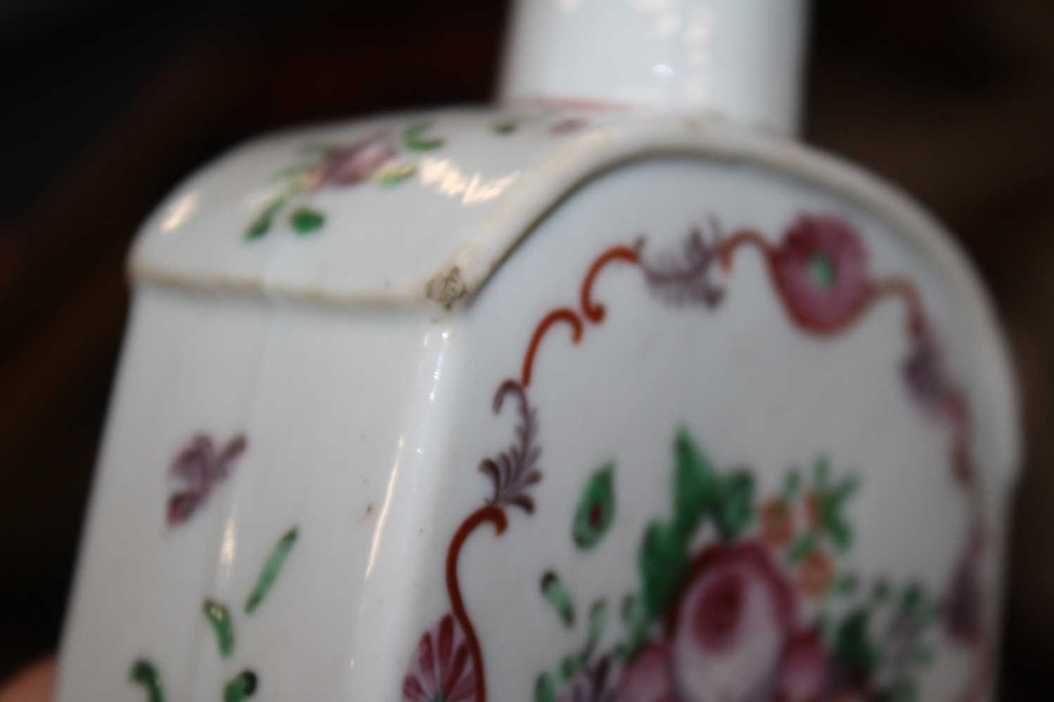 A collection of 18th century Chinese export porcelain, to include a blue and white teapot, of bullet - Image 20 of 24