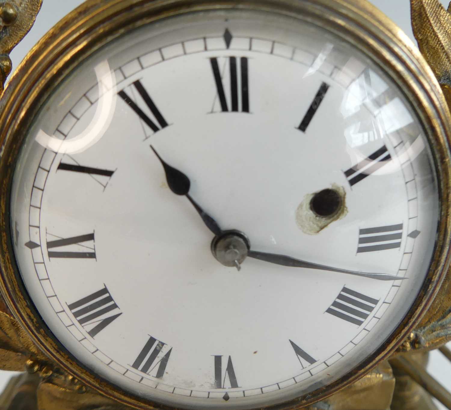 A late 19th century French gilt bronze mantel clock, the case surmounted with a classical style urn, - Image 2 of 5
