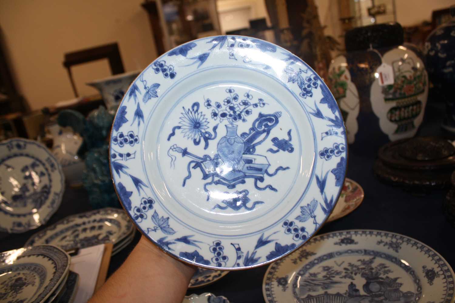 A collection of 18th century Chinese export porcelain plates and dishes, to include enamel decorated - Image 7 of 23