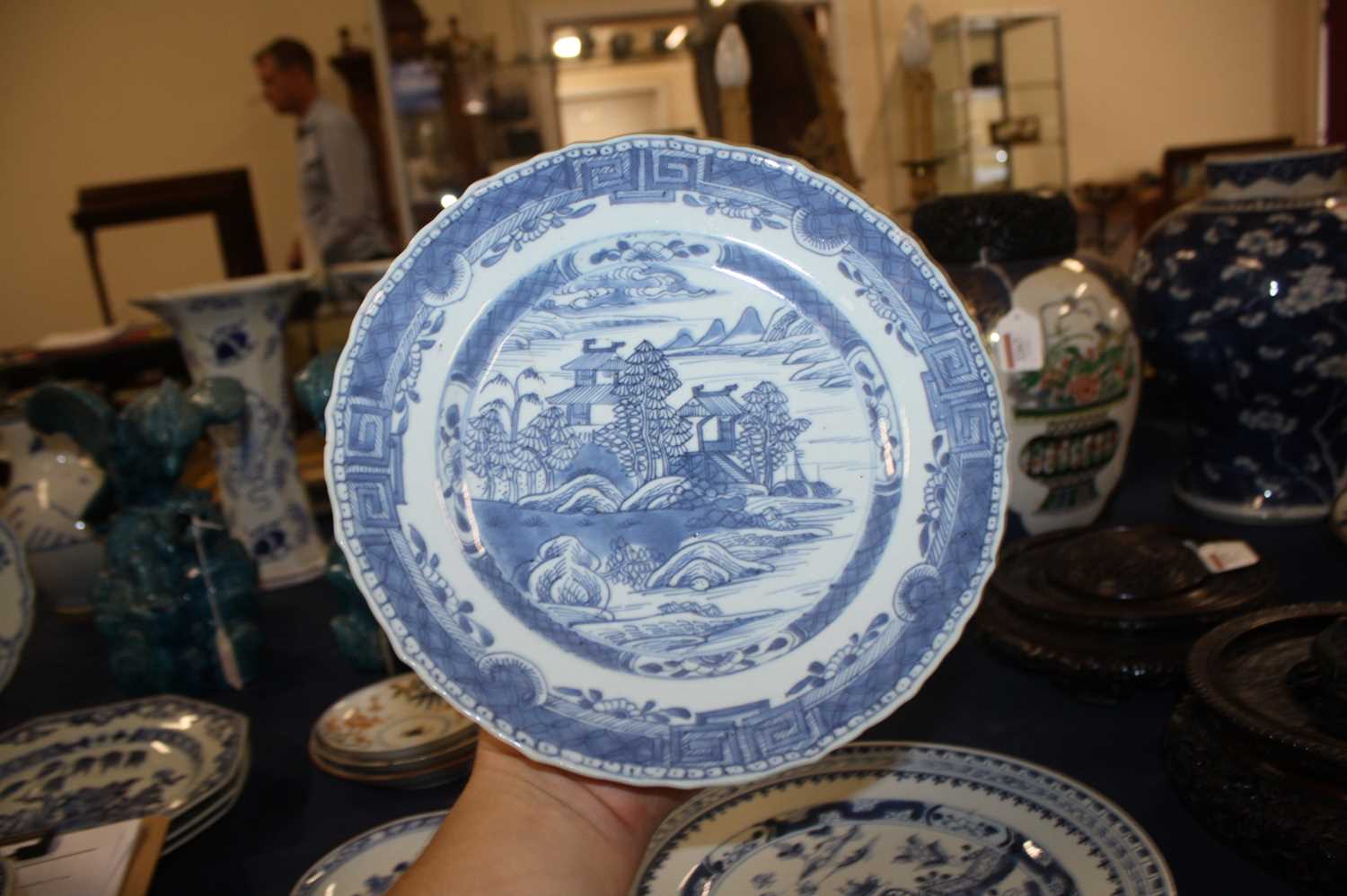 A collection of 18th century Chinese export porcelain plates and dishes, to include enamel decorated - Image 23 of 23