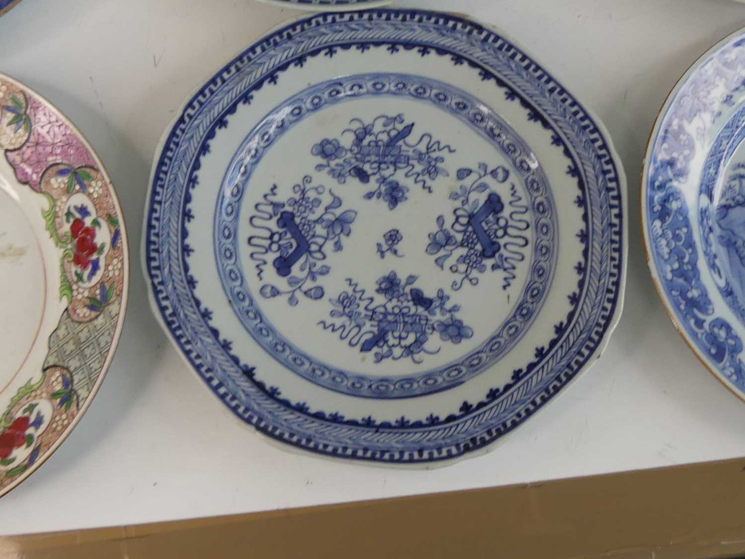 A collection of 18th century Chinese export porcelain plates and dishes, to include enamel decorated - Image 12 of 23