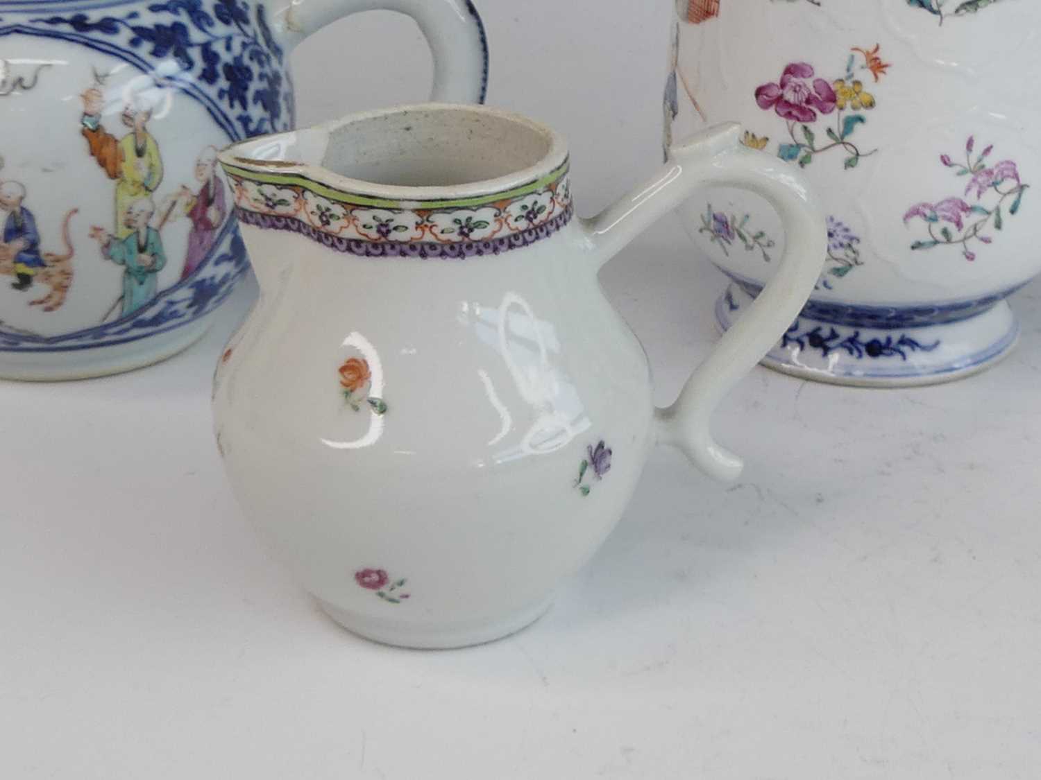 A collection of 18th century Chinese export porcelain, to include a blue and white teapot, of bullet - Image 8 of 24