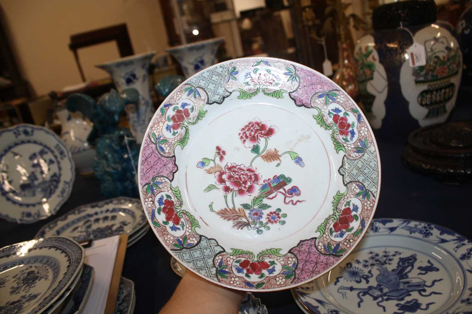 A collection of 18th century Chinese export porcelain plates and dishes, to include enamel decorated - Image 8 of 23