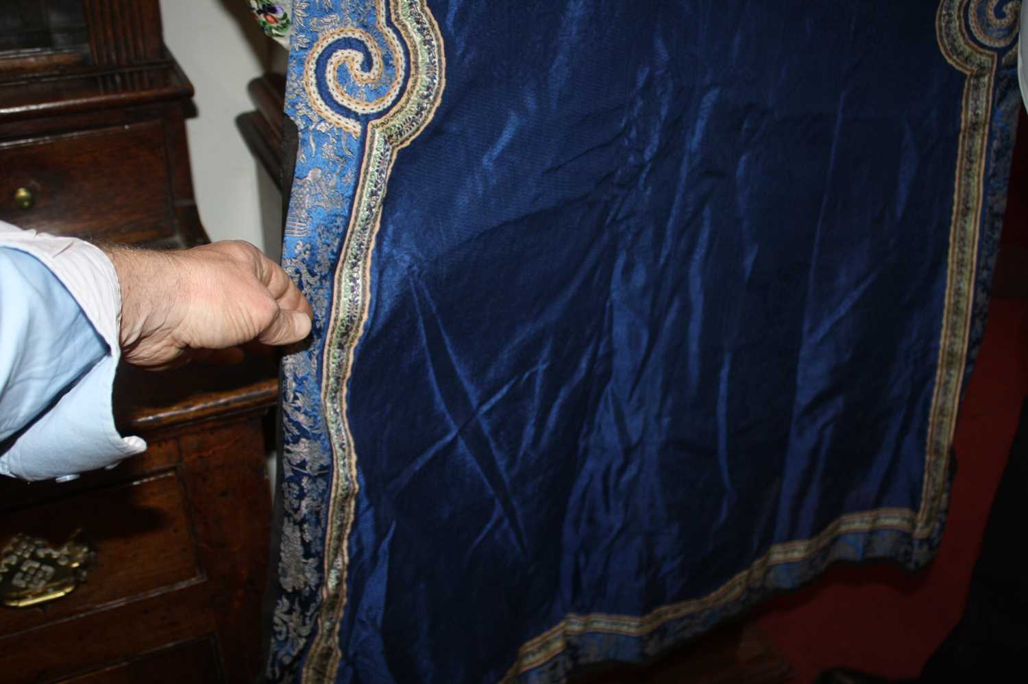 A late 19th / early 20th century Chinese long summer gauze robe, in deep blue open weave patterned - Image 12 of 12