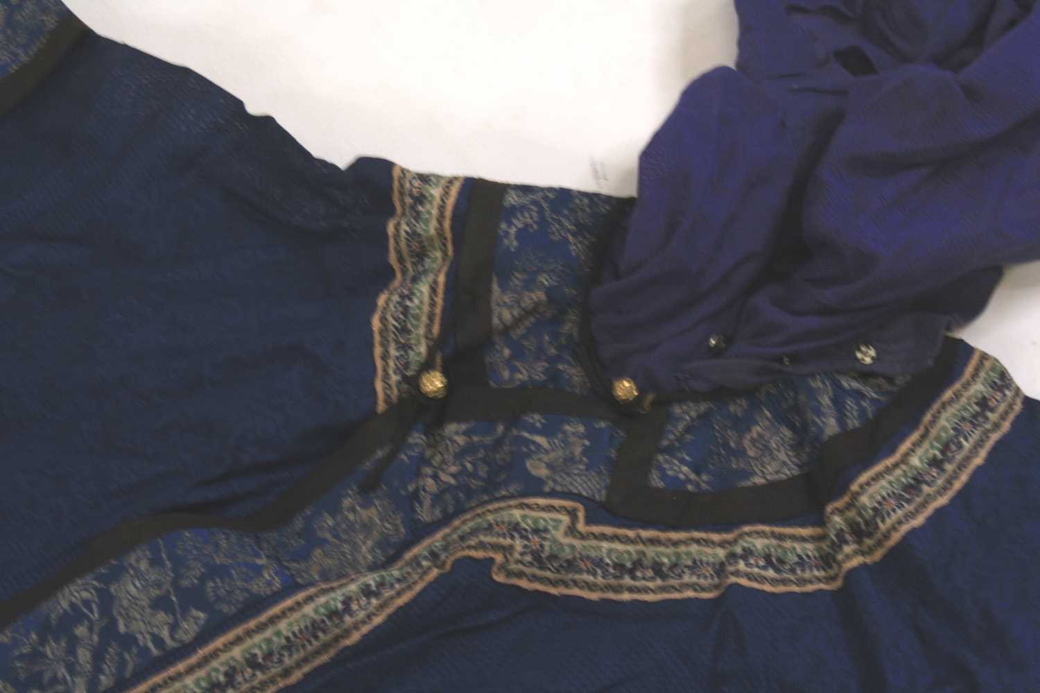 A late 19th / early 20th century Chinese long summer gauze robe, in deep blue open weave patterned - Image 5 of 12