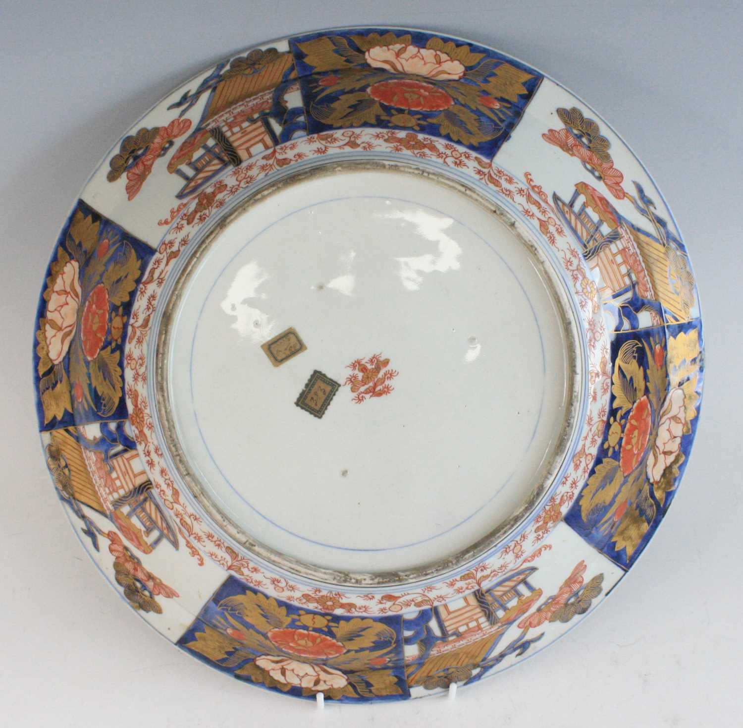 A Japanese Imari porcelain charger, 18th century, decorated with a basket of flowers within a border - Image 3 of 4