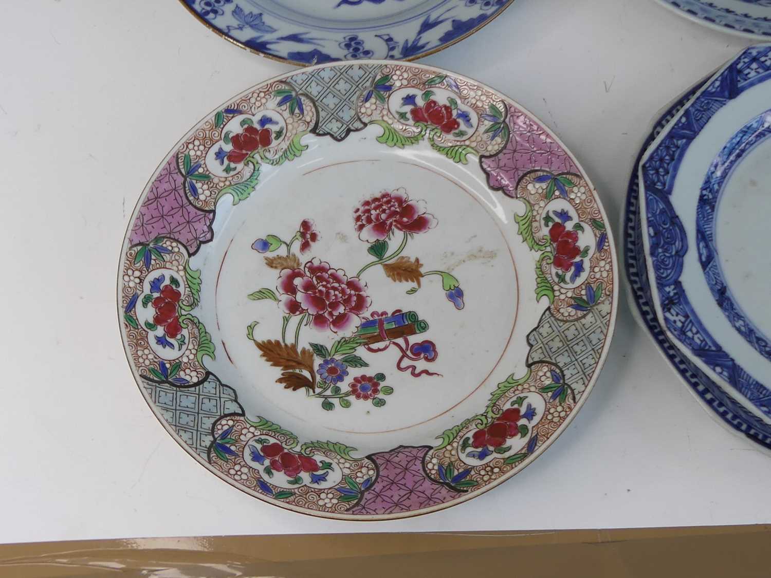 A collection of 18th century Chinese export porcelain plates and dishes, to include enamel decorated - Image 10 of 23