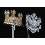 A 9ct gold tie pin with crest for the Dorsetshire Regiment, sponsor P.S, London, 1986, 6cm, together
