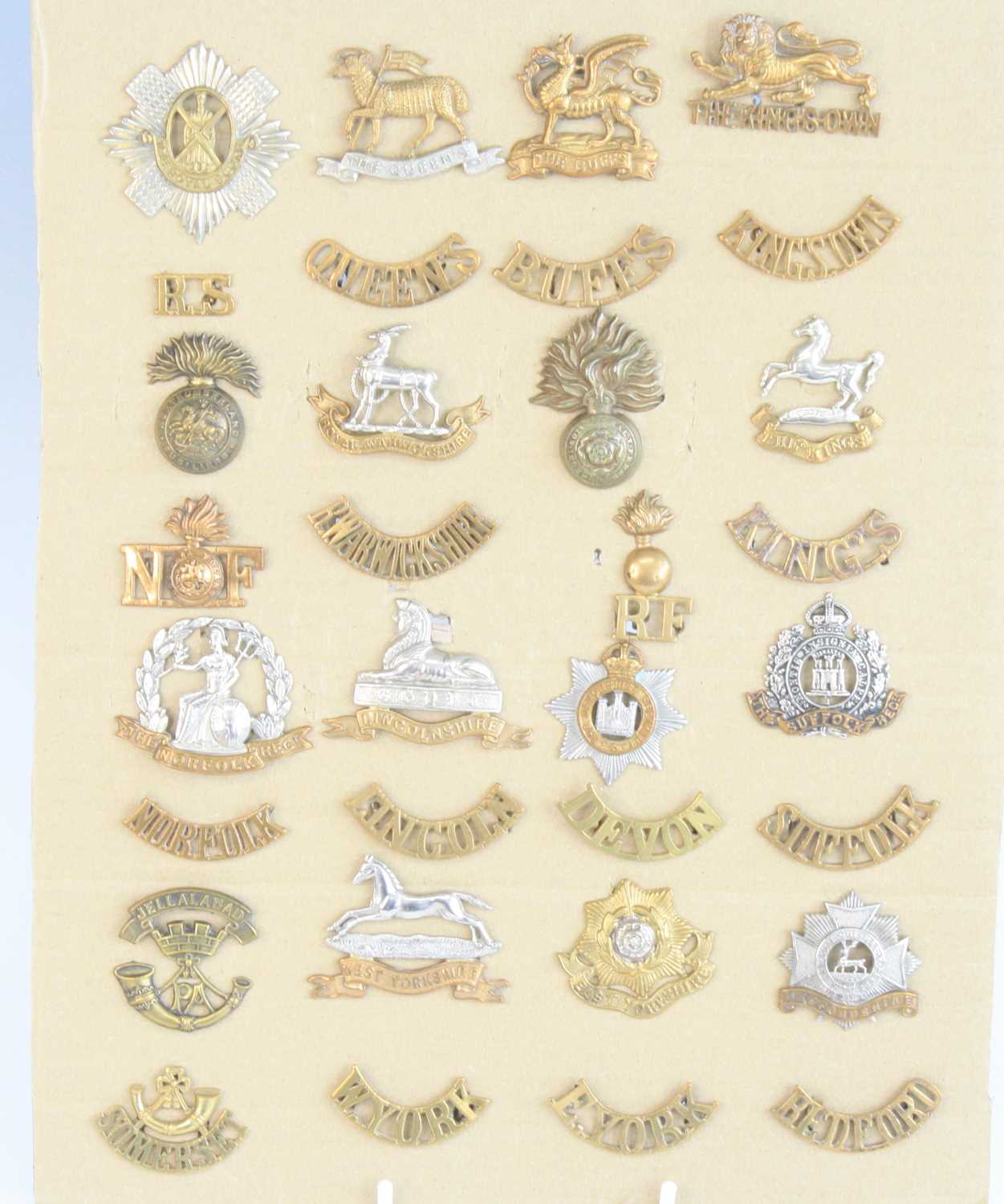 A collection of WW I British Artillery and Infantry cap badges and shoulder titles, to include The - Image 2 of 5