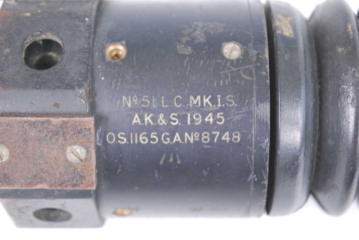 A WW II No.51 Mk.IS sighting scope, marked AK & S 1945, 45cm, together with a pair of 18 Pr II shell - Image 2 of 2