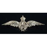 A yellow metal R.A.F. sweetheart wing brooch, stamped 9ct verso, 56mm, 5.1g. (1)