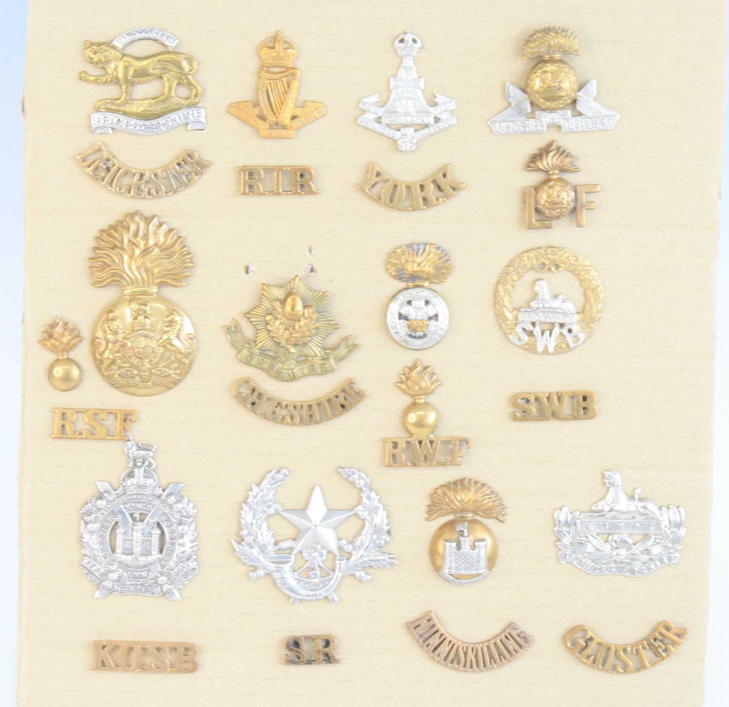 A collection of WW I British Artillery and Infantry cap badges and shoulder titles, to include The - Image 5 of 5