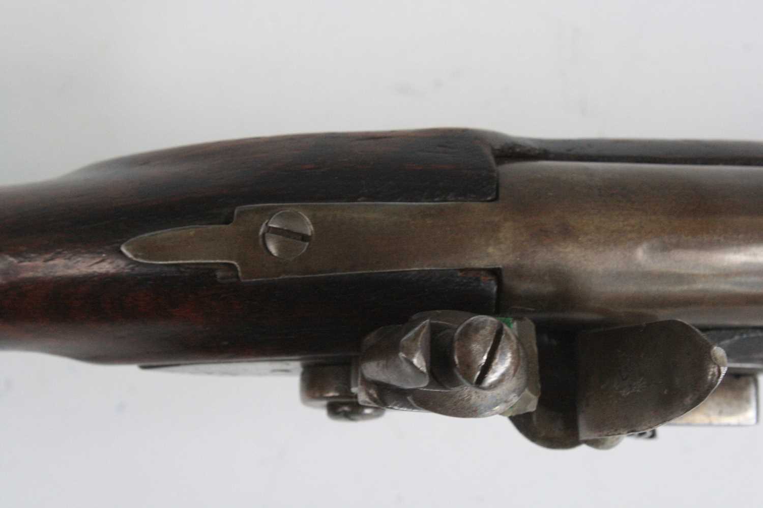 A George III style flintlock blunderbuss, the unmarked 25cm flared steel barrel with ram-rod - Image 7 of 8